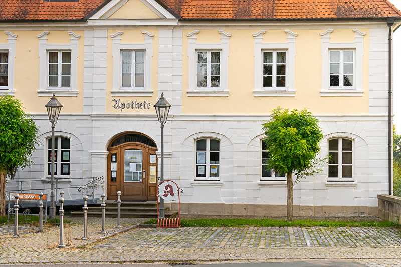 Schloss-Apotheke Ellingen — Außenansicht